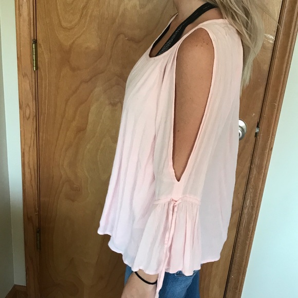 Women’s Hollister pink cold shoulder peasant top - Picture 2 of 6